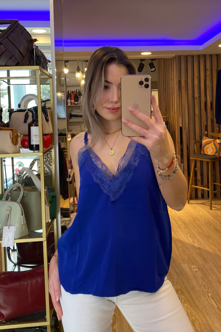 Dantel Detaylı Askılı Saks Mavisi Bluz – Ayarlanabilir Askı - Görsel 3